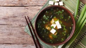 Miso Suppe mit Tofu und Wakame