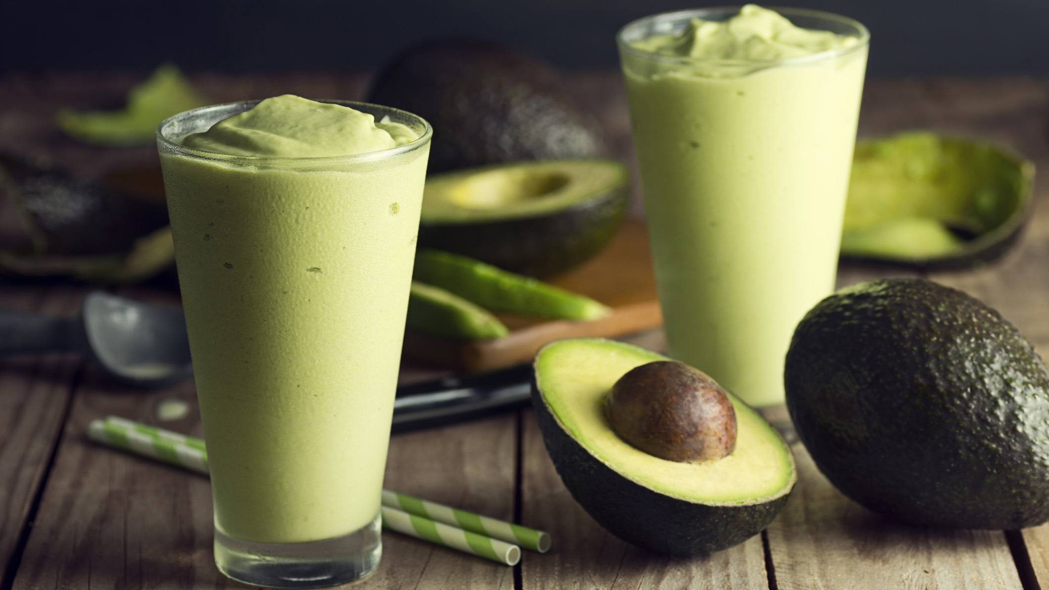 Avocado-Lassi mit Honig und Milch nach Ayurveda