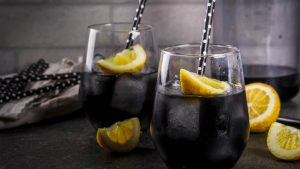 Schwarze Halloween Limonade