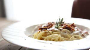 Dinkel-Spaghetti in Meerrettich- Joghurt- Soße