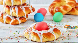 Backen zu Ostern: Kleine Hefekörbchen