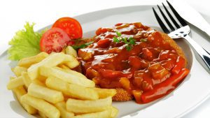 Zigeunerschnitzel mit Pommes frites