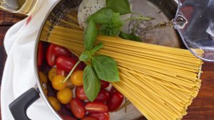 One Pot Pasta wird zubereitet