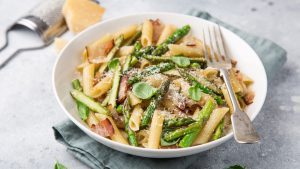 Pasta mit Spargel und leckerem Bacon