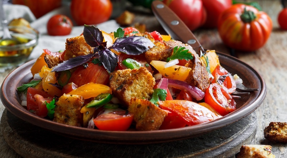 Tomatensalat mit Röstbrot