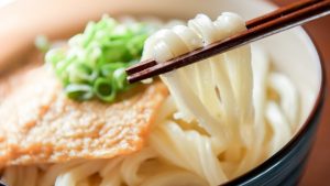 Udon Nudeln im Schälchen