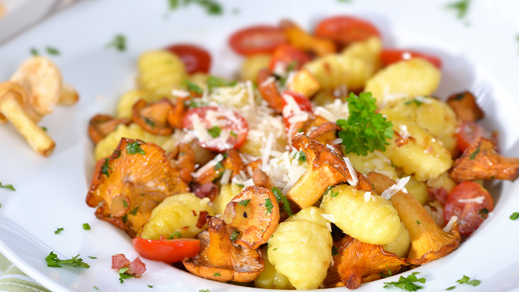 Die Gnocchi-Pfanne mit Pilzen schmeckt schön herbstlich