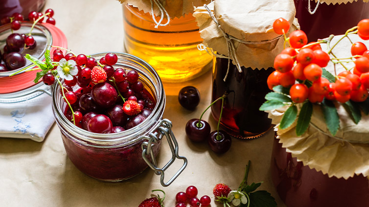 Gelee in verschiedenen Geschmacksrichtungen: Sanddorn, Johannisbeere. Kirsch