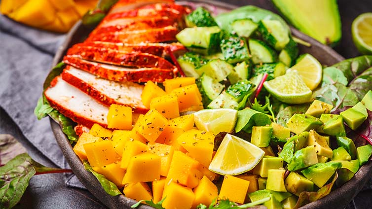 Hähnchen mit Mango und Avocado