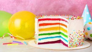 Regenbogentorte zum Geburtstag