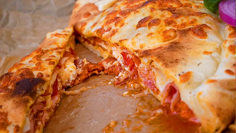 Aufgeschnittene Calzone