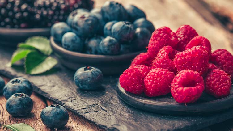 Gesunde Vorräte: Beeren in Schalen