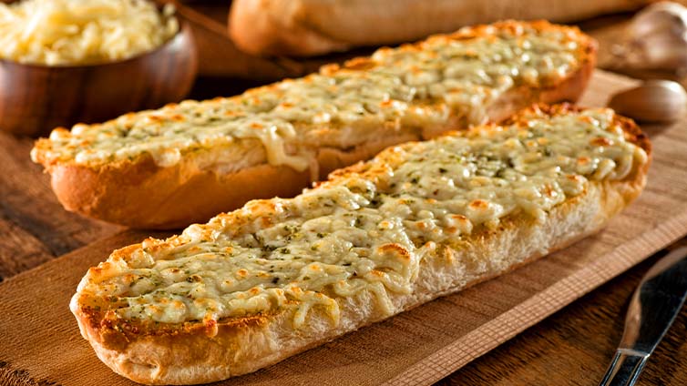 Käsebaguette mit Kräuterbutter