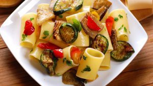 Paccheri mit gegrilltem Gemüse von oben