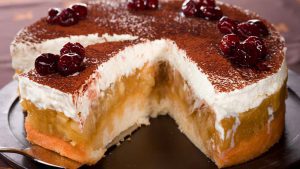 Angeschnittene Schwedische Apfeltorte