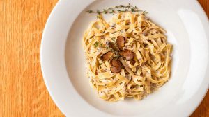 Pasta mit Truffeln auf Teller