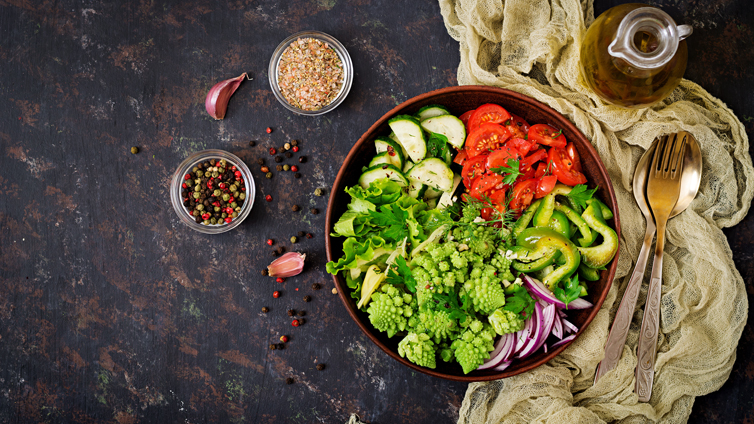 Romanesco-Salat in Schüssel